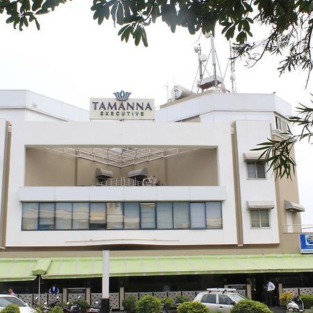 Executive Tamanna Hotel Hindzsevádi Kültér fotó